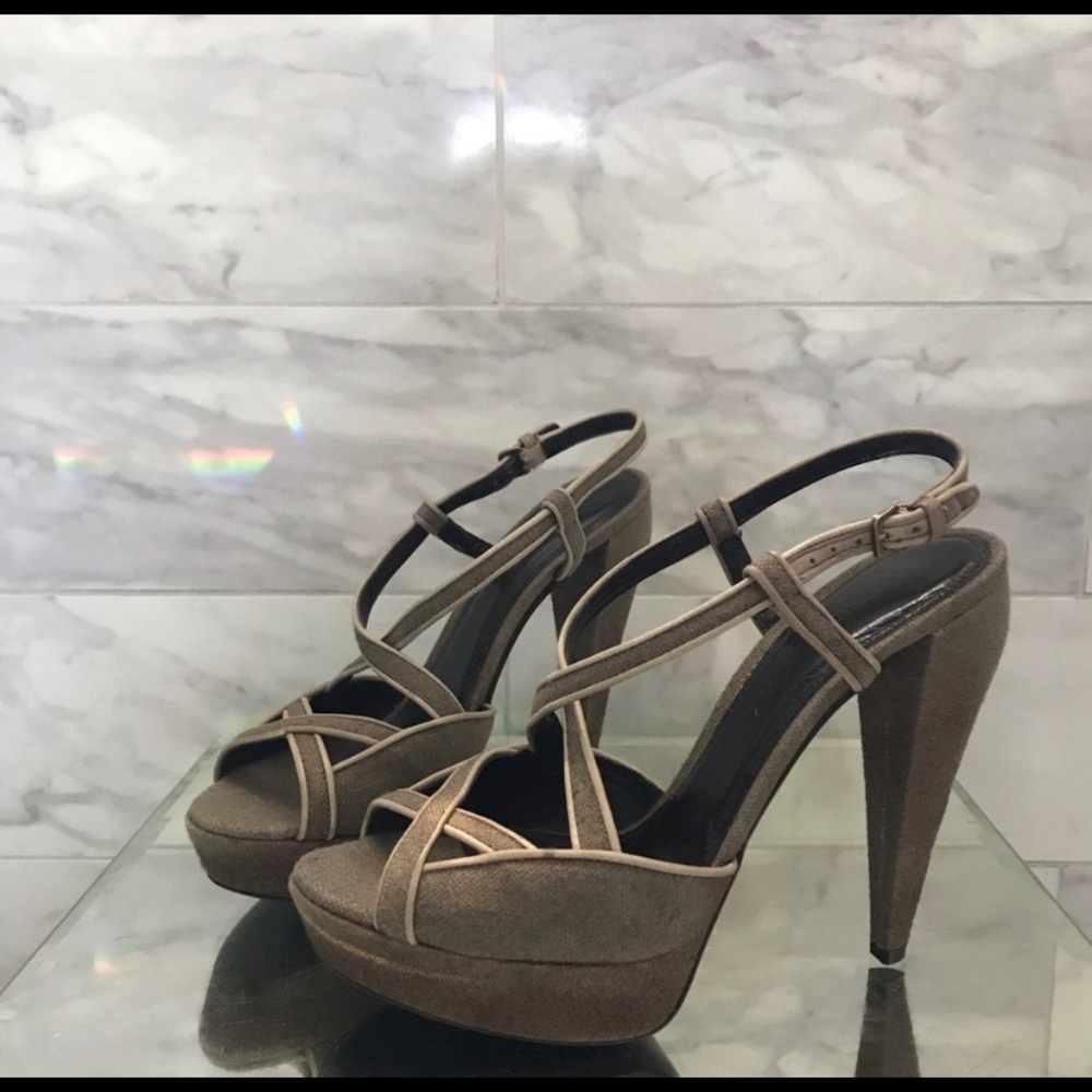 Burberry heels 👠